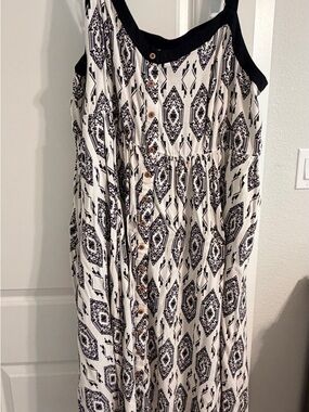 Torrid Black and White Printed V-Neck Dress
